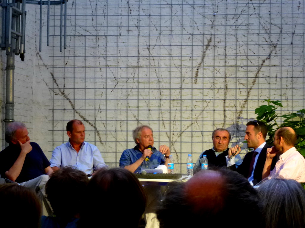 Diskussion: »Die dunkle Seite des Anschlags der Nagelbombe«. Im Podium: Rainer Nübel (Journalist, Co-Autor des Buches »Geheimsache NSU«) Oliver Köhler (Journalist, WDR), Moderator, Ali Demir (Heimat für alle), Yavuz Narin ( Nebenklägeranwalt im NSU-Prozess) und Thomas Moser (Journalist, Co-Autor des Buches »Geheimsache NSU«)